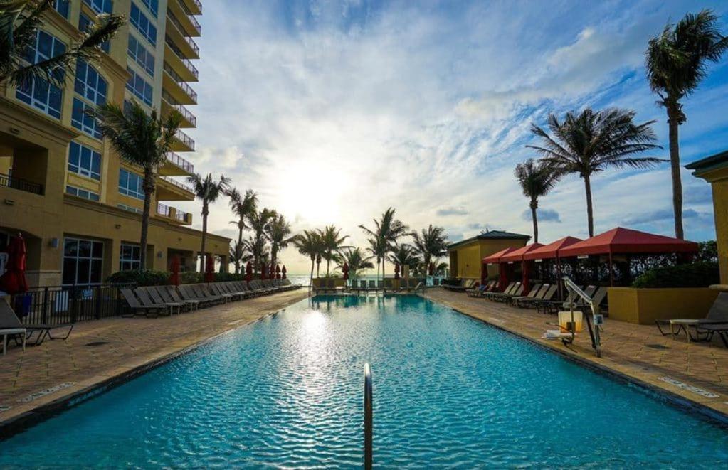 Singer Island Beach Resort And Spa, Located At The Palm Beach Resort Ривиера Бийч Екстериор снимка